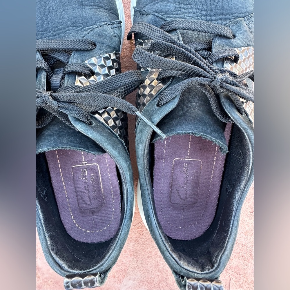 Clarks| Artisan Black Suede Tennis Shoes | Size 8 | Good pre-worn condition! - Picture 8 of 9